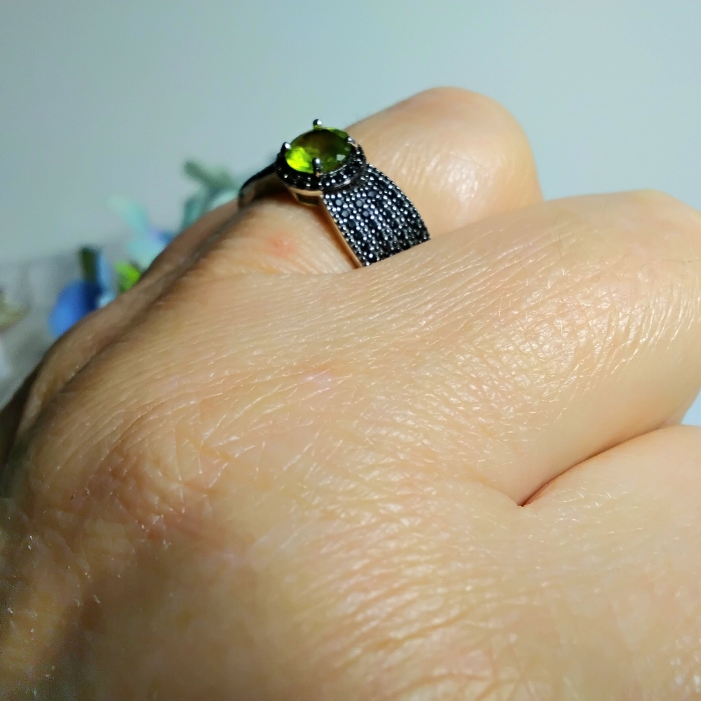 2 Green Peridot Rings Sz 8-1/2 & 8-3/4 925 Silver Marcasite - Picture 9 of 10